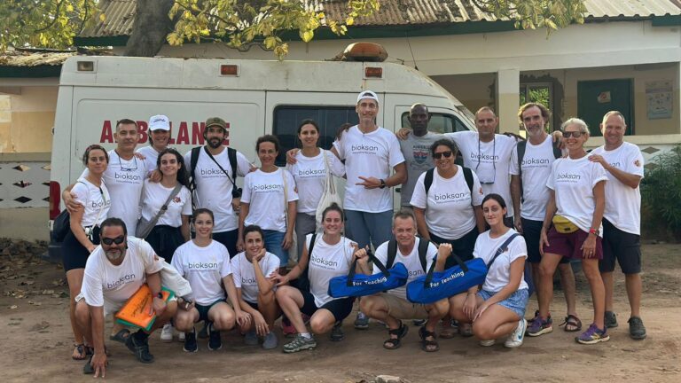 Donació de medicaments a Gàmbia