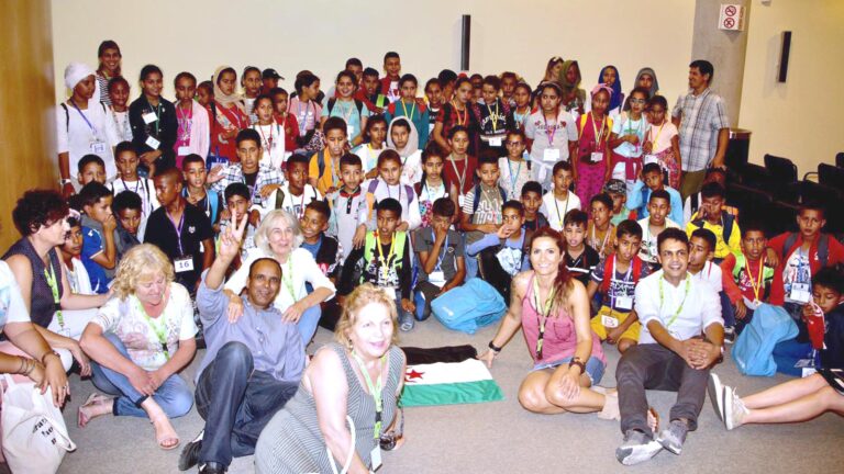 Donació de Raspalls de Dents i Dentífrics als nins i nines sahrauís procedents dels Camps de Refugiats ubicats al Tinduf.