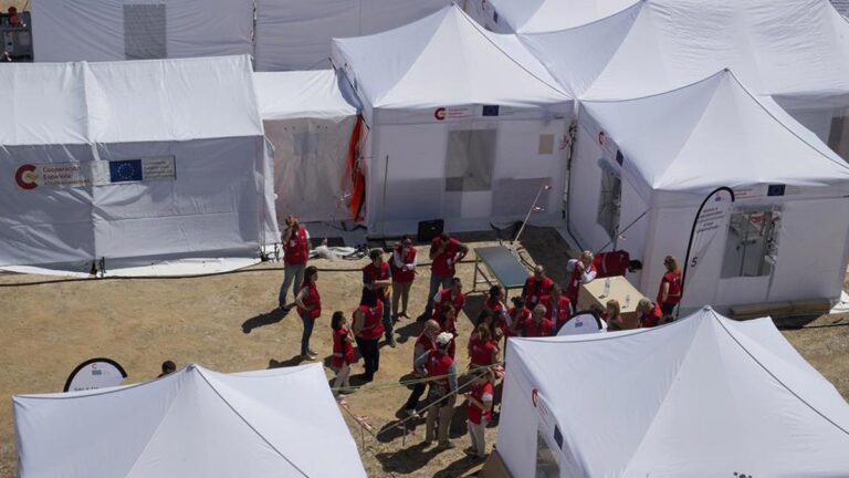 Apotecaris Solidaris dóna medicaments a l’hospital de campanya de l’aecid a Hatay