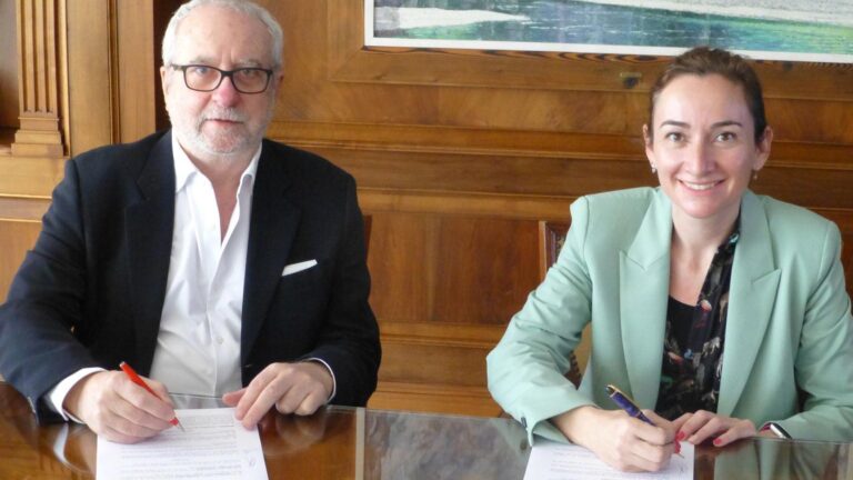 Signatura del conveni de col·laboració amb la Cooperativa d’Apotecaris